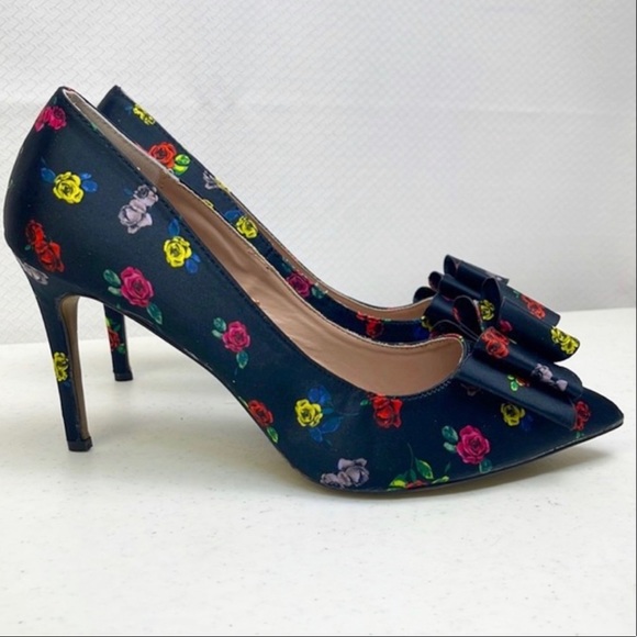 Betsey Johnson Black with Multi Color Flower Pumps - Picture 3 of 12